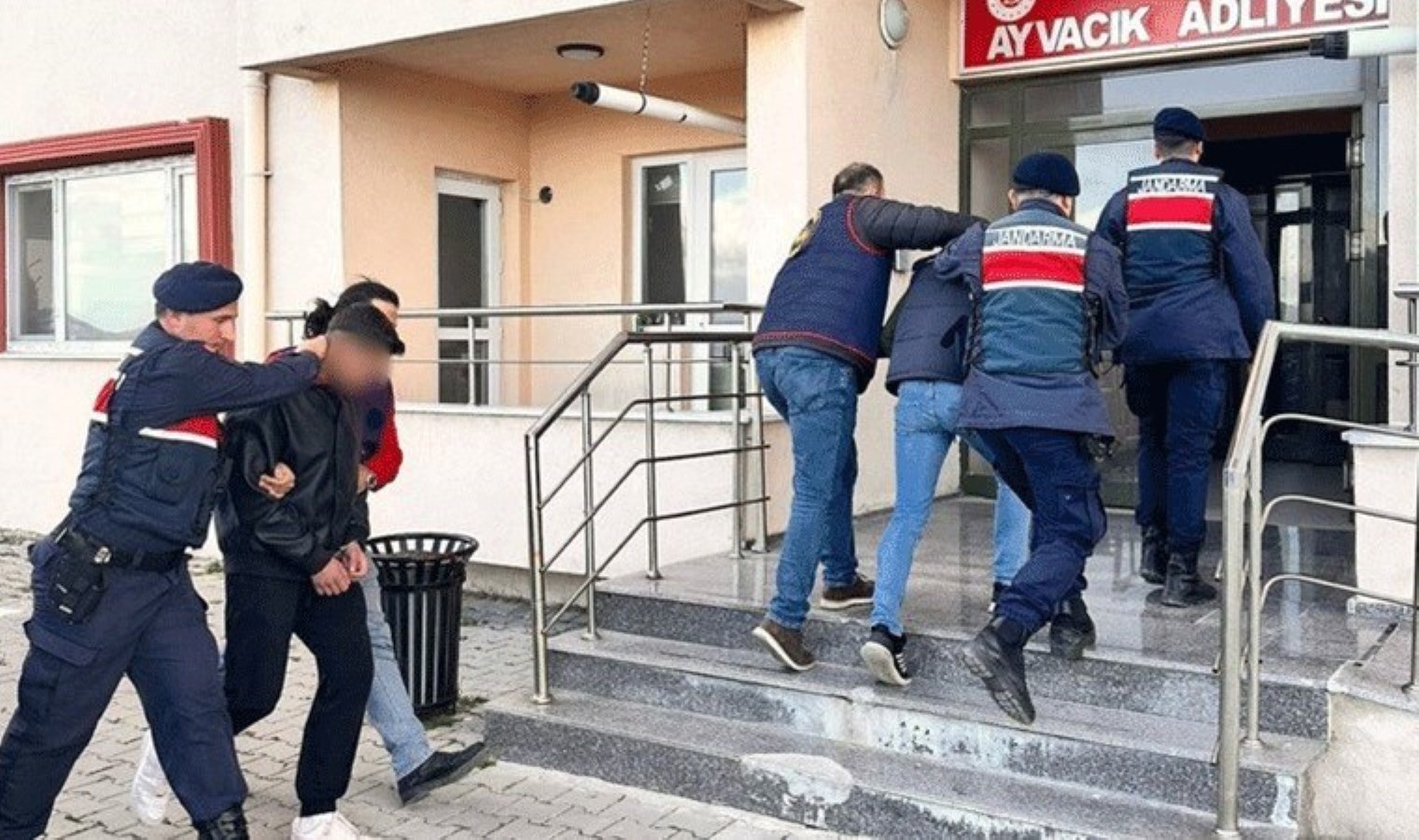 Çanakkale’de işyerine pompalı tüfekle saldırı: 3 gözaltı!